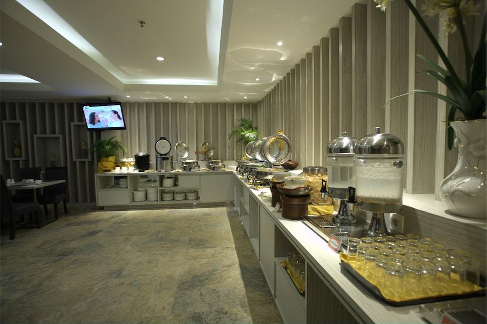 Tjokro Hotel Пеканбару Экстерьер фото