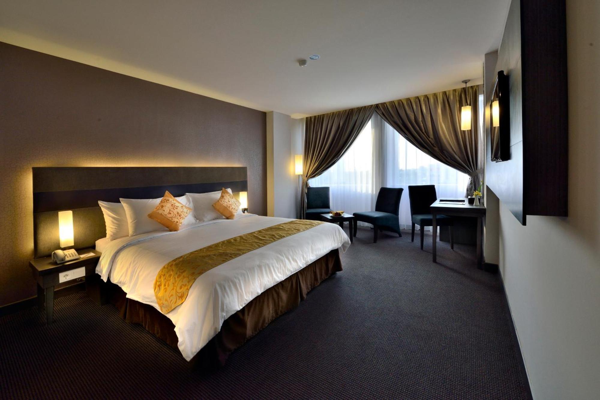 Tjokro Hotel Пеканбару Экстерьер фото