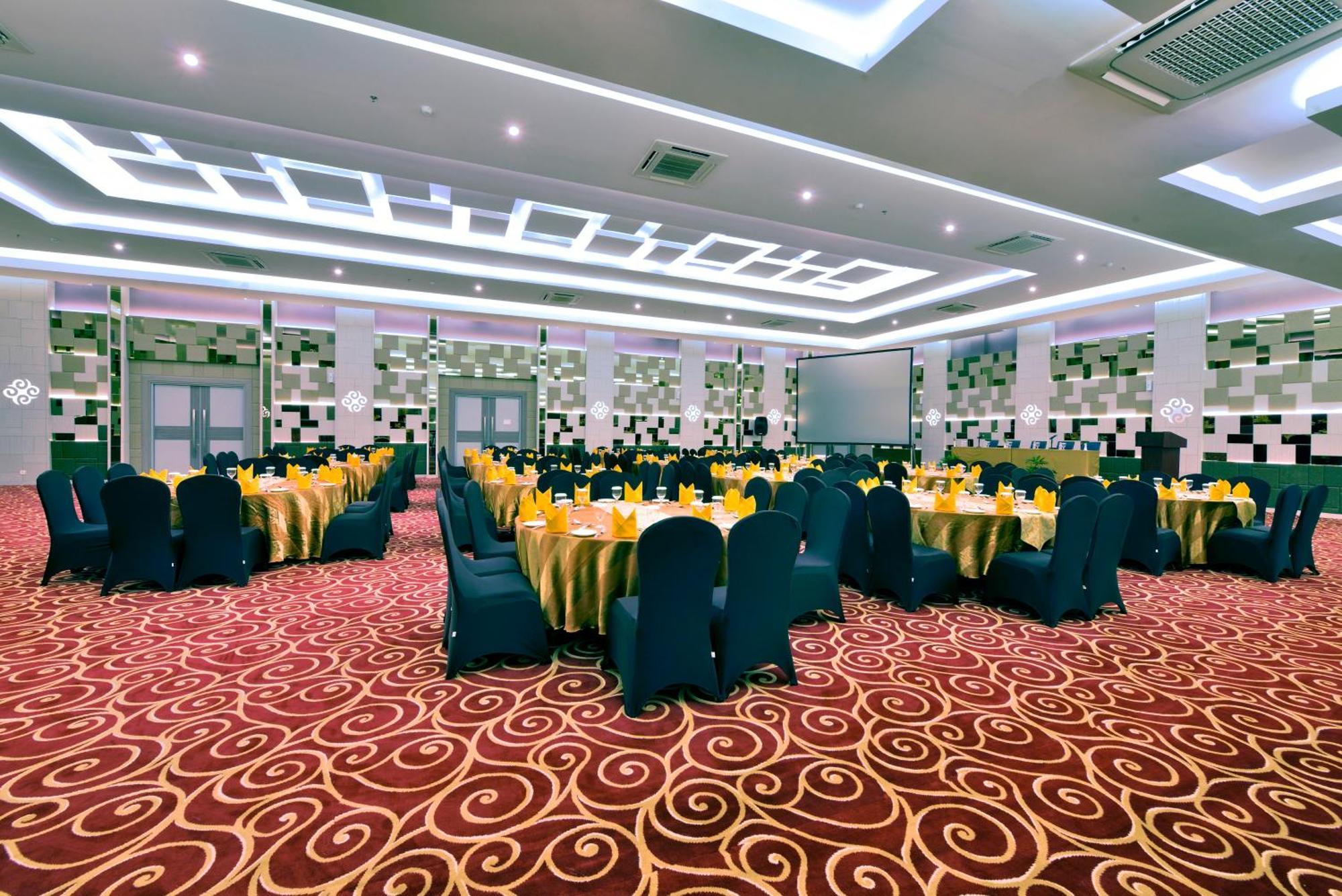 Tjokro Hotel Пеканбару Экстерьер фото