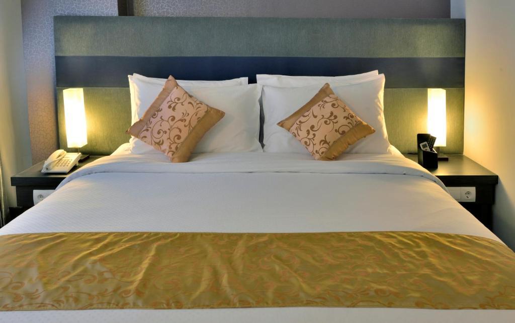 Tjokro Hotel Пеканбару Экстерьер фото