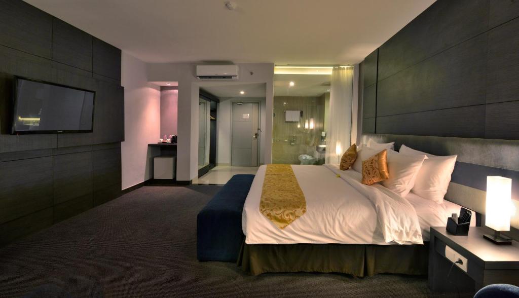 Tjokro Hotel Пеканбару Экстерьер фото