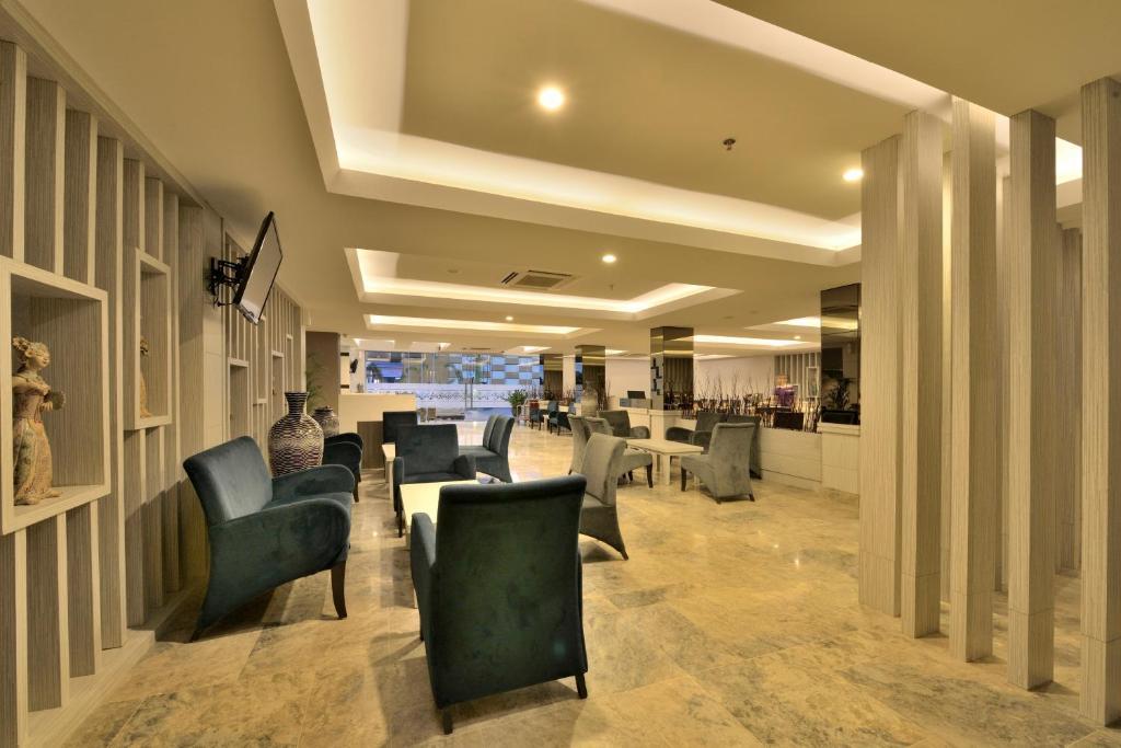 Tjokro Hotel Пеканбару Экстерьер фото