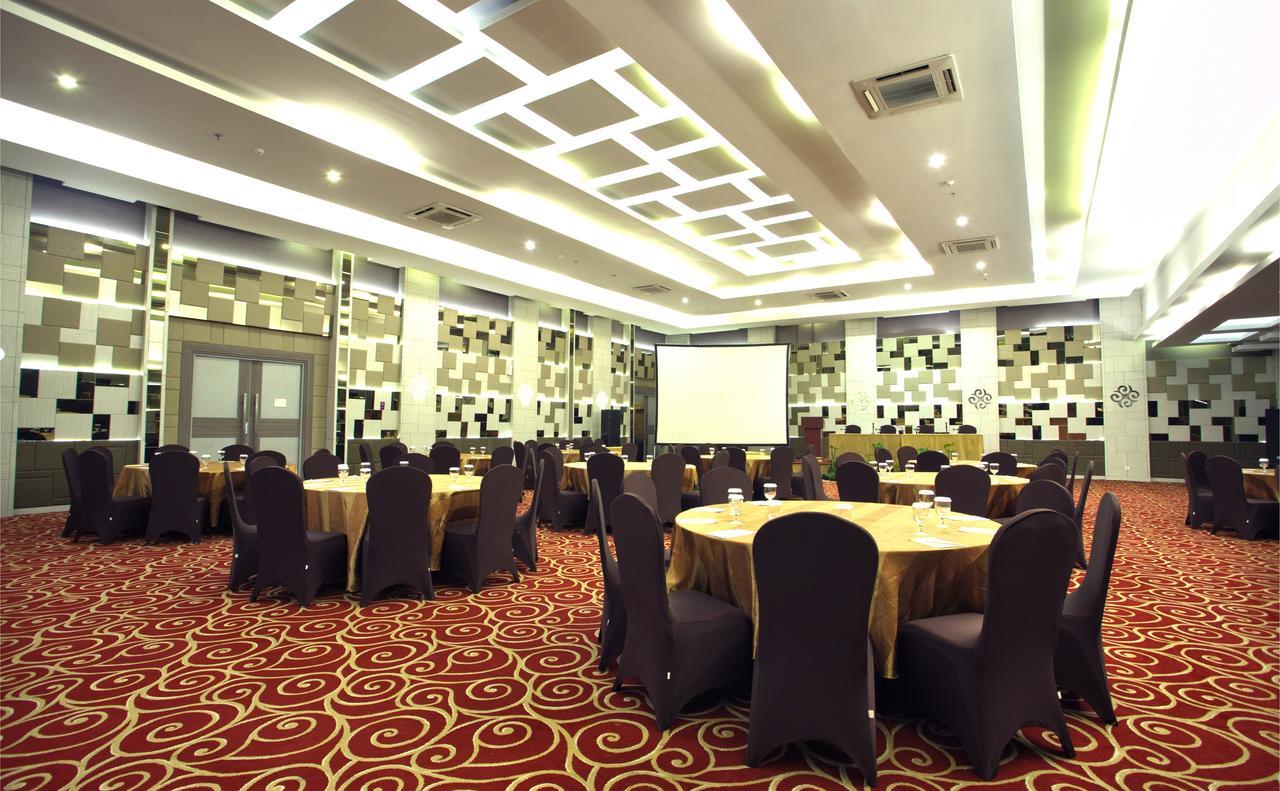 Tjokro Hotel Пеканбару Экстерьер фото